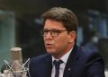 “Até cafezinho tem nota”, diz Mario Frias sobre filme de Bolsonaro que recebeu R$ 61 milhões de Vorcaro