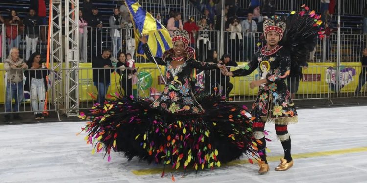 MP cobra do GDF nova data para desfile de escolas de samba