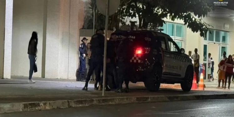 Homem agride ex-companheira com socos e golpes de capacete no DF