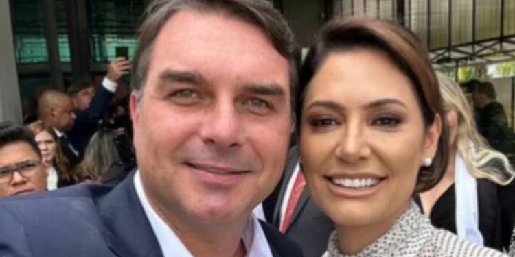 “Michelle não será candidata”, diz Flávio após especulação sobre desistência de candidatura