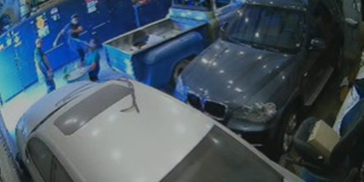 Funcionário que matou patrão foi até bar após crime com faca na mão