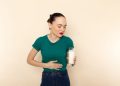 Intolerância à lactose pode aparecer na vida adulta? Médicas explicam