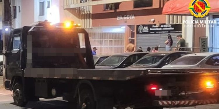Homem usa guincho para tentar furtar carro e acaba preso no DF