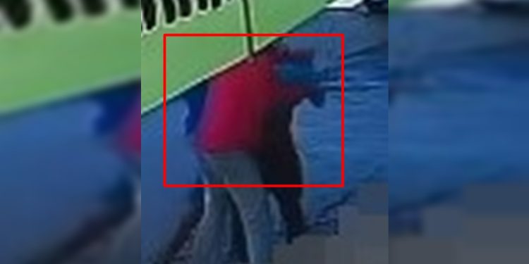 Ataque sangrento: dupla rende homem e o esfaqueia em comércio no DF