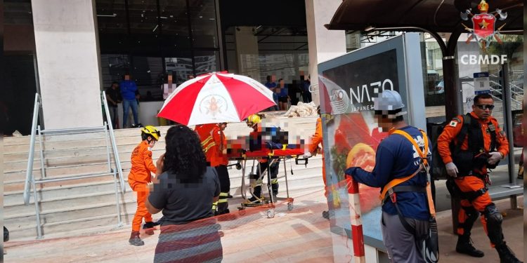 Homem cai de andaime de 4 metros e sofre traumatismo craniano