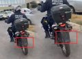 PM é flagrado multando carros enquanto pilotava moto sem placa