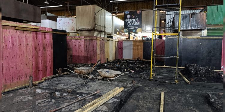 Após incêndio devastador, Feira dos Importados inicia reconstrução
