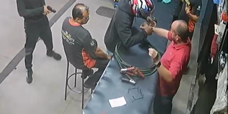 Ladrões de joias, que só levavam ouro, são presos após roubos em série