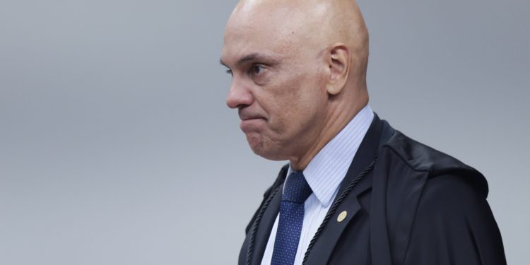 Veja a íntegra do documento de intimação de Moraes nos EUA