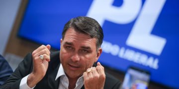 Flávio articula apoio para acelerar PEC que reduz maioridade penal