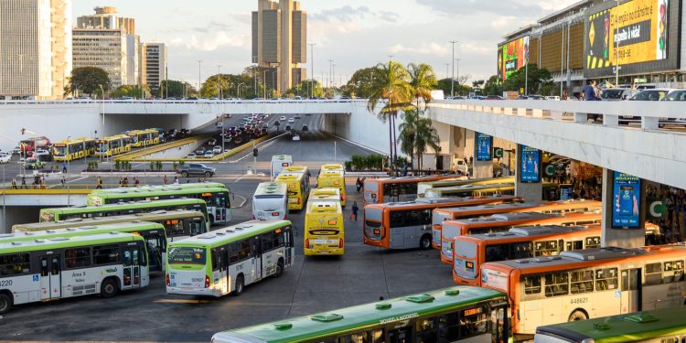 Ônibus no DF rodam com quase o dobro da vida útil, aponta relatório