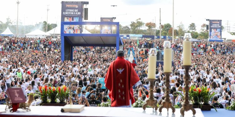 Missa marca encerramento da celebração de Pentecostes no Taguaparque