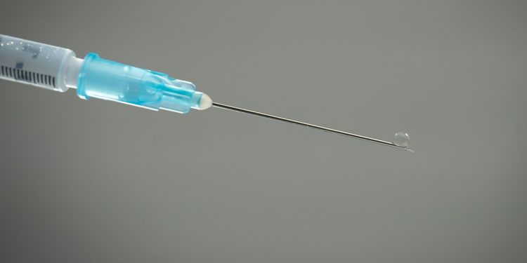 Vacina personalizada mostra efeito promissor contra tumor cerebral