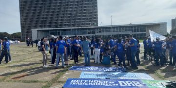 Sindicato dos Bancários faz ato no Buriti em defesa do BRB. Veja vídeo