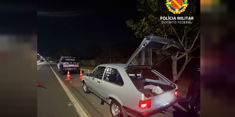 Dupla é presa em flagrante fazendo racha em rodovia do DF. Veja vídeo