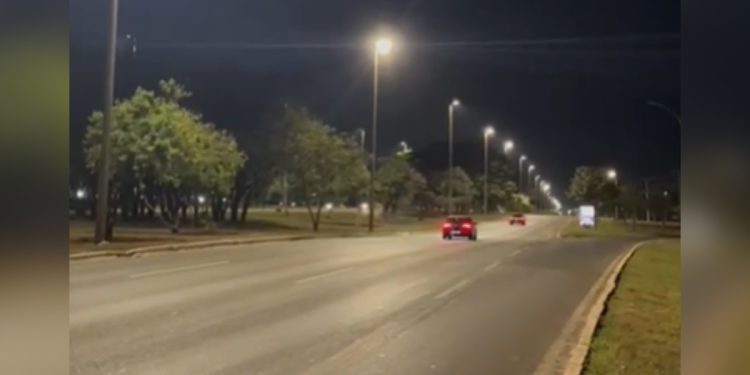 Veja momento do flagrante de “racha” entre BMW e Golf na Asa Sul. Vídeo