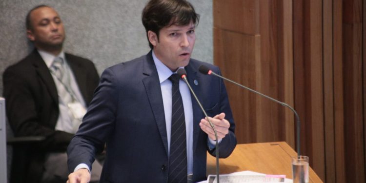 Após denúncia na área de TI, Robério reúne servidores e nomeia diretor