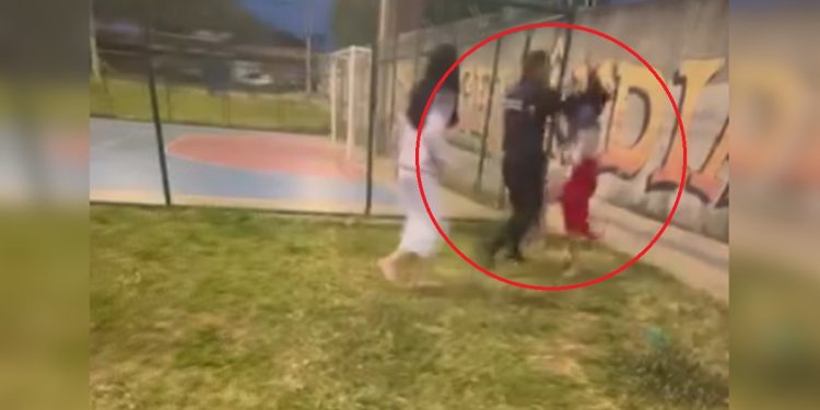 PM do DF discute e derruba adolescente com tapa no rosto. Veja vídeo