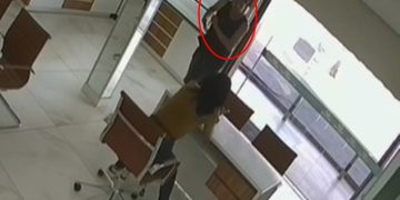 Polícia procura homem que esfaqueou mulher em tentativa de roubo no DF. Veja vídeo