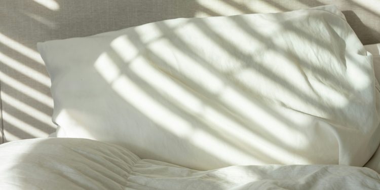 Higienização de travesseiro: cuidados simples ajudam a melhorar o sono