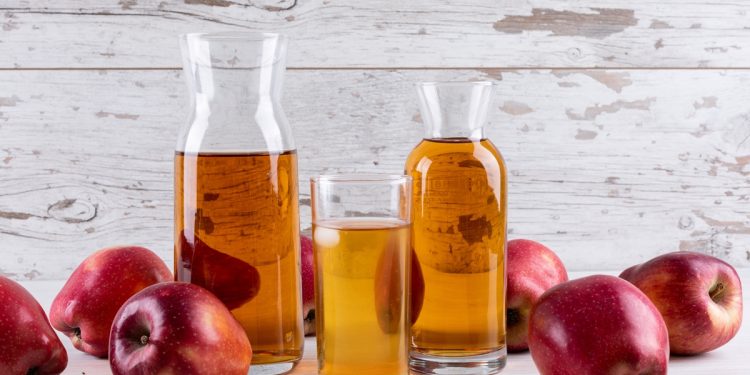 Vinagre é suficiente para desinfetar frutas? Médico explica riscos