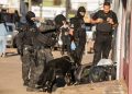 Facção escondia droga em embalagens de fast-food e em fardas militares