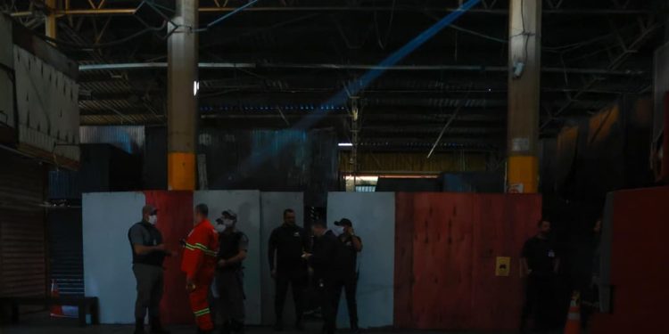 “Perdemos tudo!” diz dono de loja destruída na Feira dos Importados