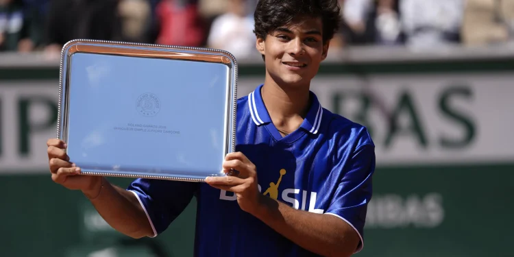 Campeão juvenil em Roland Garros, Guto Miguel revela sonho de ser número 1 do mundo
