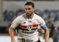 Calleri vive temporada artilheira, mas fecha semestre em jejum no São Paulo