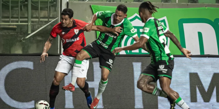 Veja galeria de fotos do duelo entre América-MG e Atlético-GO pela Série B
