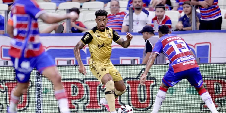 Com gol no fim, Fortaleza vence o Sport e encosta no G6 da Série B