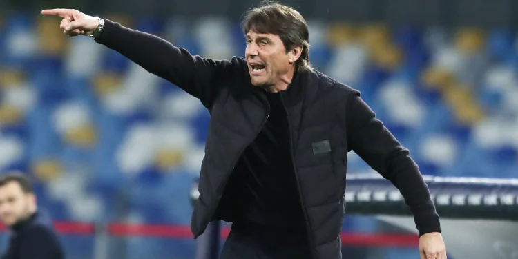 Napoli anuncia saída do técnico Antonio Conte após duas temporadas