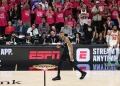 NBA bane permanentemente torcedor que invadiu quadra nas Finais para tirar selfie