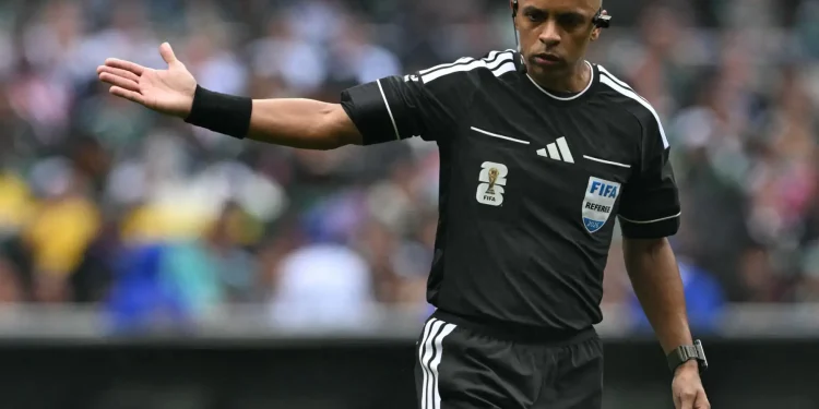 Trio brasileiro é escalado para jogo entre Noruega e Senegal na Copa