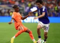Memphis sai do banco e vê Holanda ceder empate ao Japão no fim pela Copa