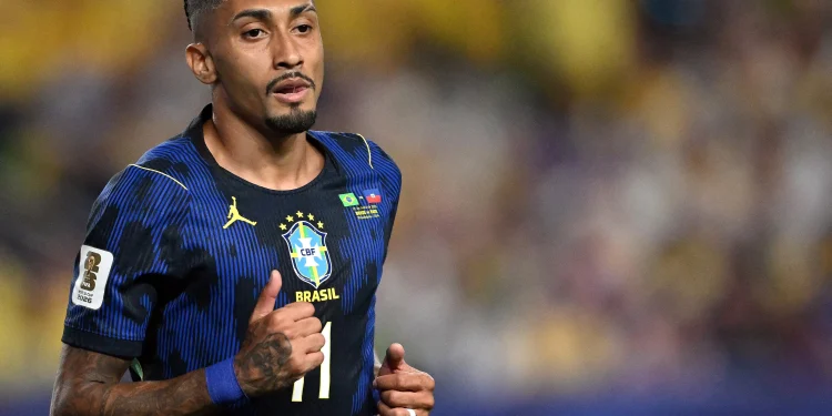 Raphinha sente dores e deixa jogo entre Brasil e Haiti no 1º tempo