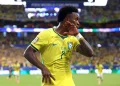 Vinicius Júnior celebra boa atuação em vitória do Brasil e cobra presente de Ancelotti