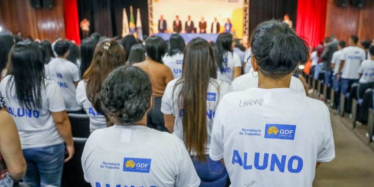 QualificaDF Móvel abre 1.266 vagas para capacitação profissional