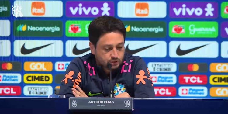 Arthur Elias celebra nova vitória sobre os EUA e projeta jogo em Fortaleza