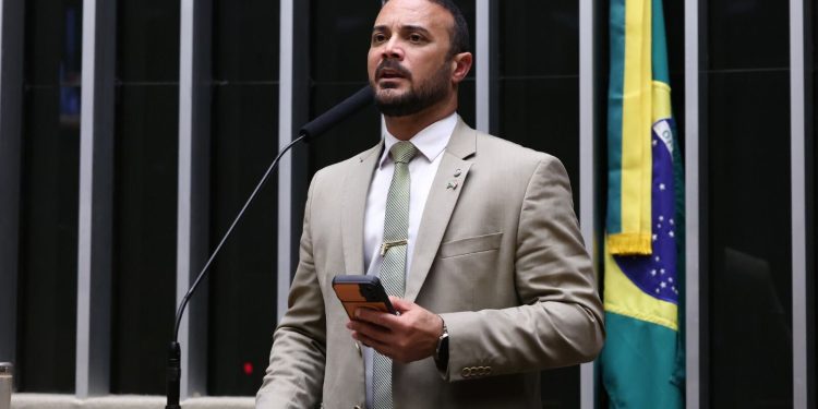 Projeto de Lei sobre abuso policial da força é rejeitado por “bancada da bala” na Câmara