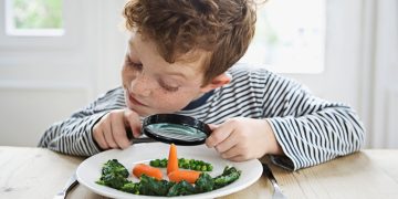 Seu filho pode ser vegano? Veja o que considerar antes da decisão
