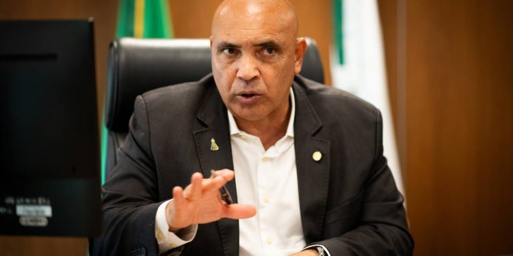Presidente da CLDF reage a pedido de intervenção e cogita assinar CPI do Master