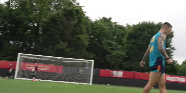 Espanhóis dão show de finalizações antes de amistoso contra o Peru