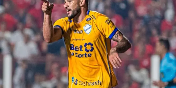 Vila Nova vence Botafogo-SP e dorme na liderança da Série B