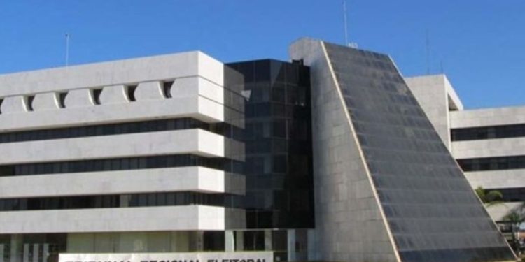 TRE-DF nomeia 82 aprovados em concurso com salário de até R$ 21 mil