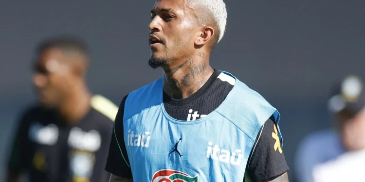 Wesley detalha orientações de Ancelotti na Seleção e fala sobre sonho de jogar a Copa