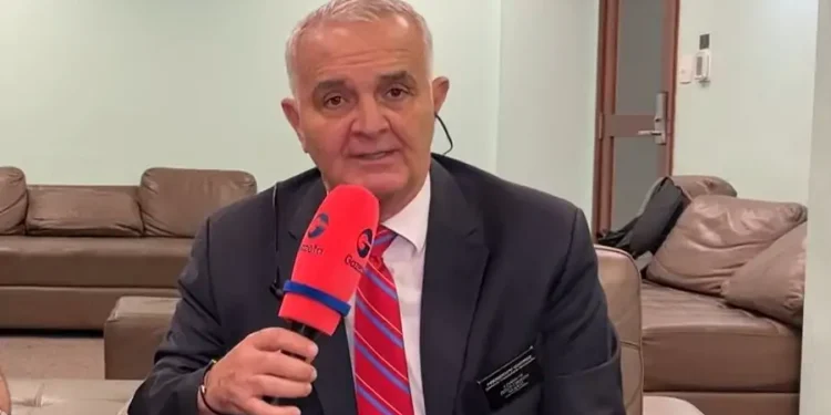 “Talvez ajude mais fora do que dentro de campo”, diz meia de 1990 sobre Neymar