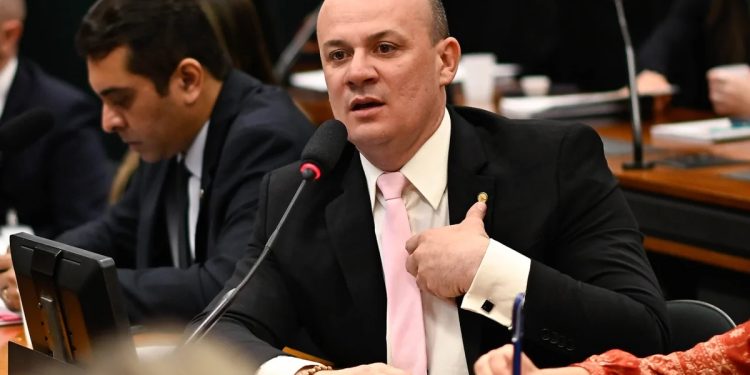 Oposição tenta barrar acordo do INSS com entidade ligada ao PT