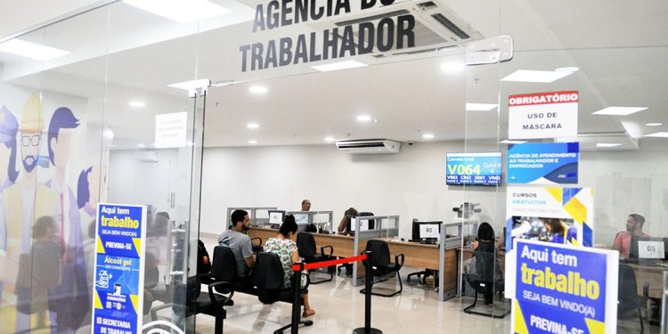 DF tem 955 vagas nesta quarta (3/6). Salários chegam a R$ 3,5 mil