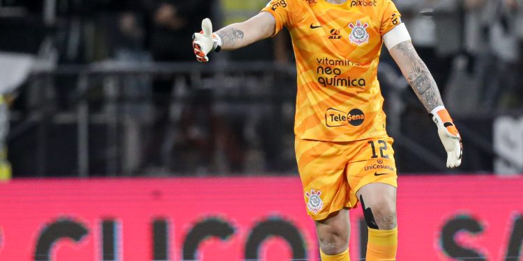 Maior goleiro da história do Corinthians, Cássio faz 39 anos: relembre grandes defesas
